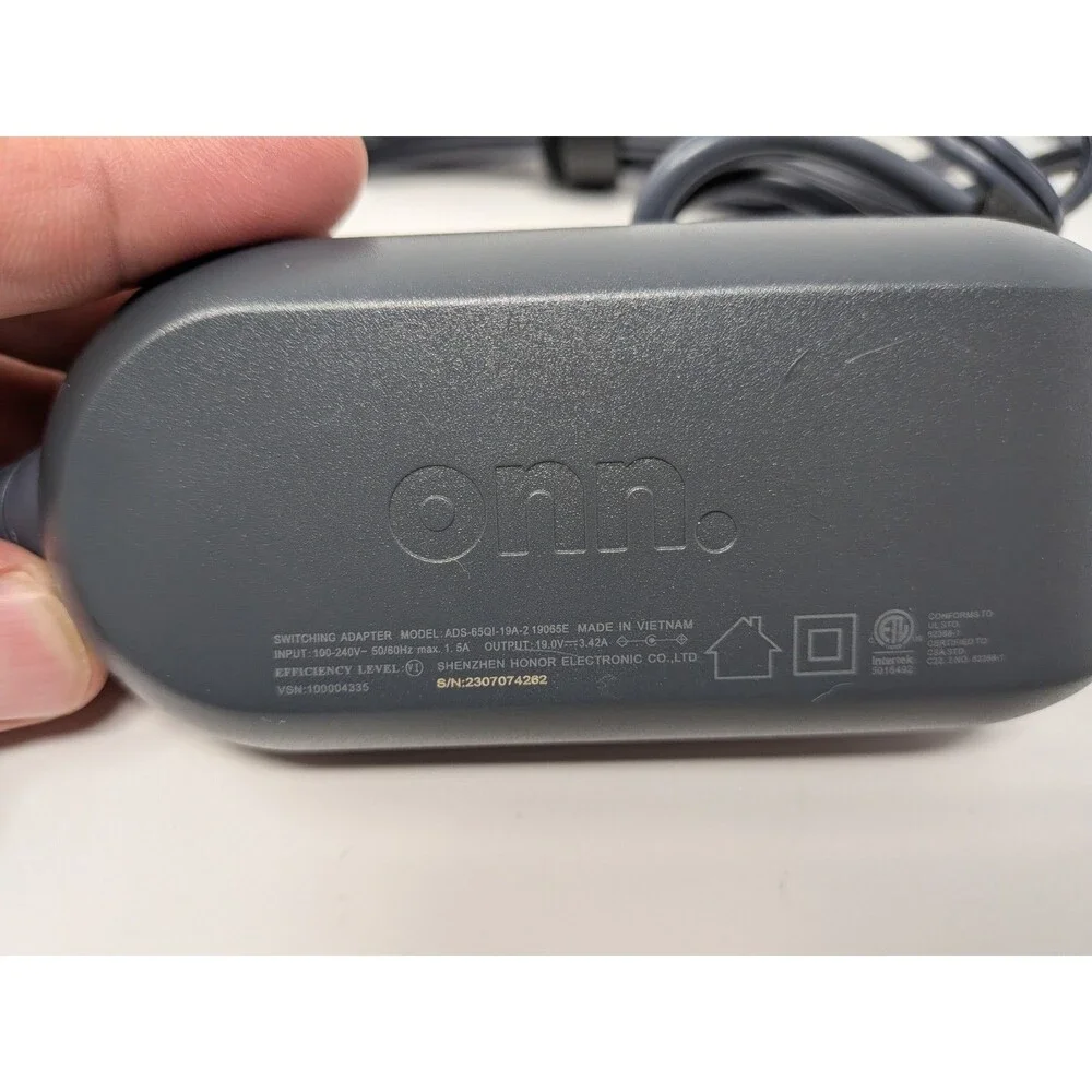 ONN ADS-65QI-19A-2 65W Universal Laptop Charger with 1 Interchangable Tip